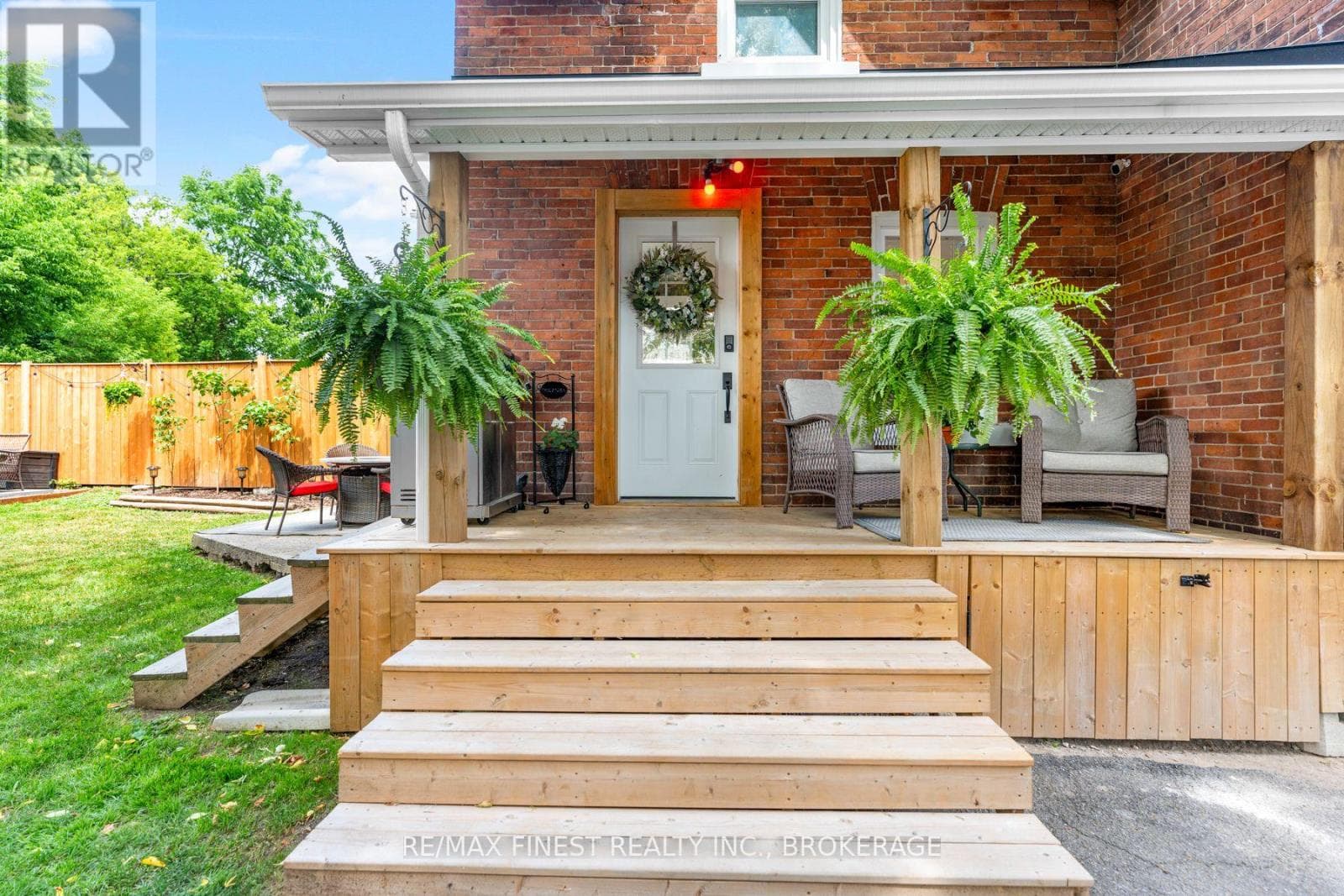 55 BRIDGE STREET W photo 4