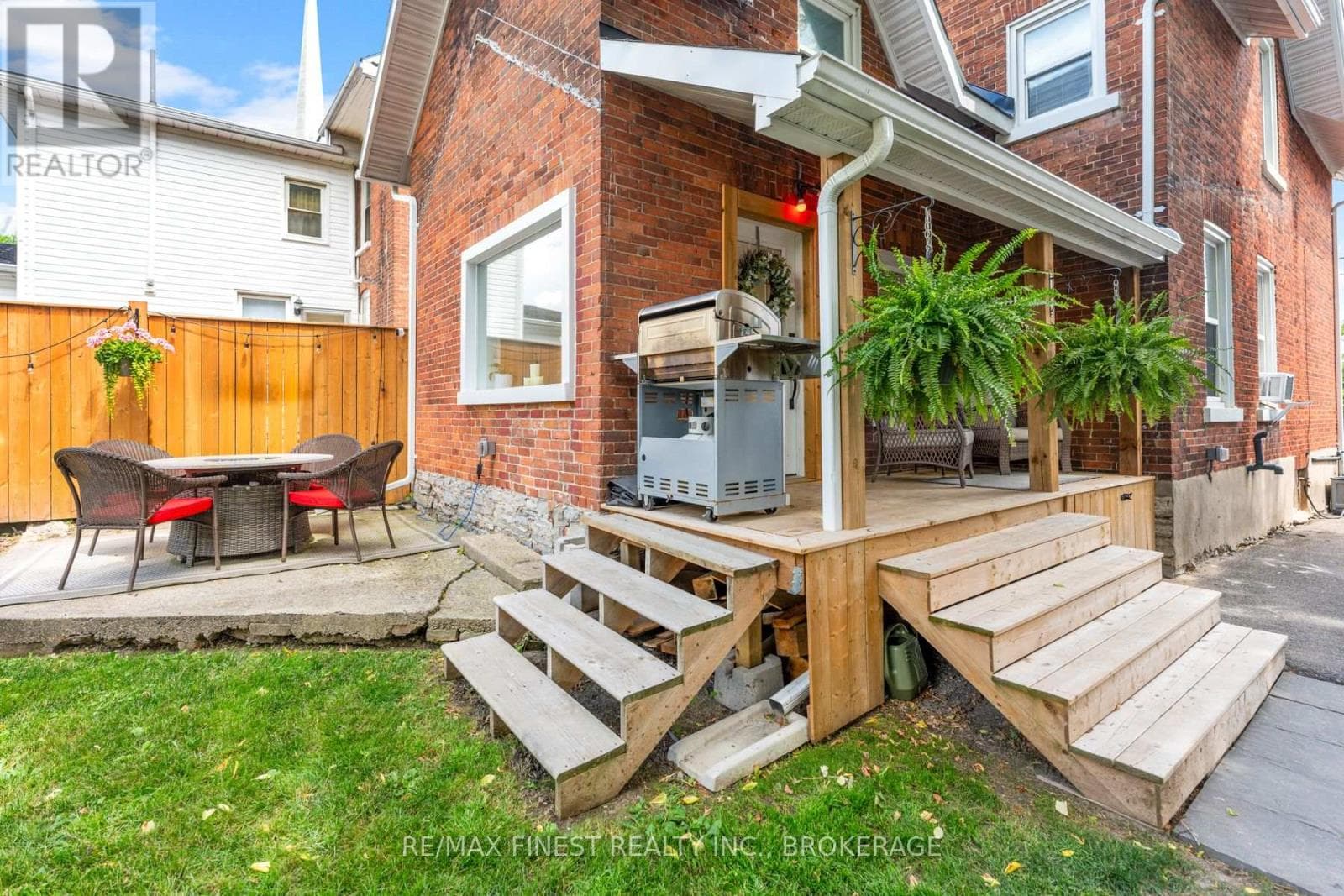 55 BRIDGE STREET W photo 5