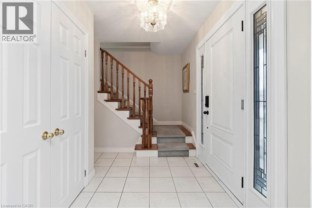 36 BUCKINGHAM Drive photo 4