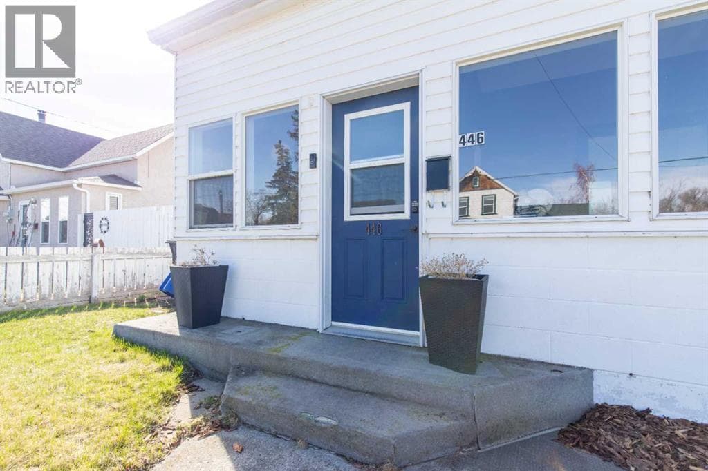 446 21 Street photo 3