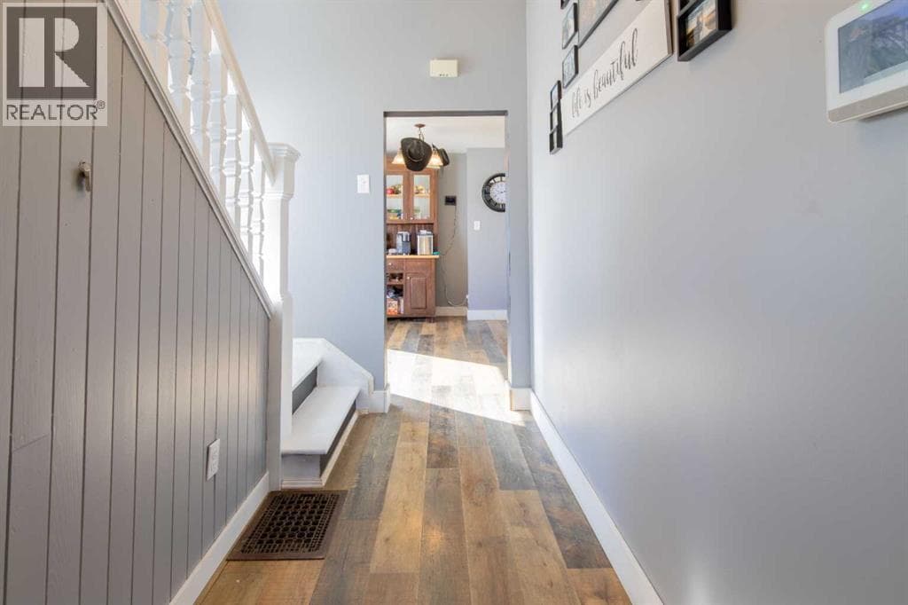 446 21 Street photo 4