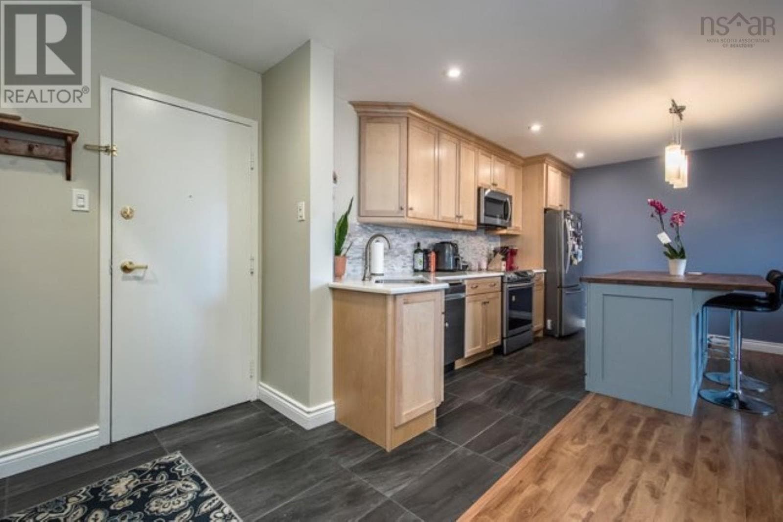 310-7 Jamieson Street photo 3