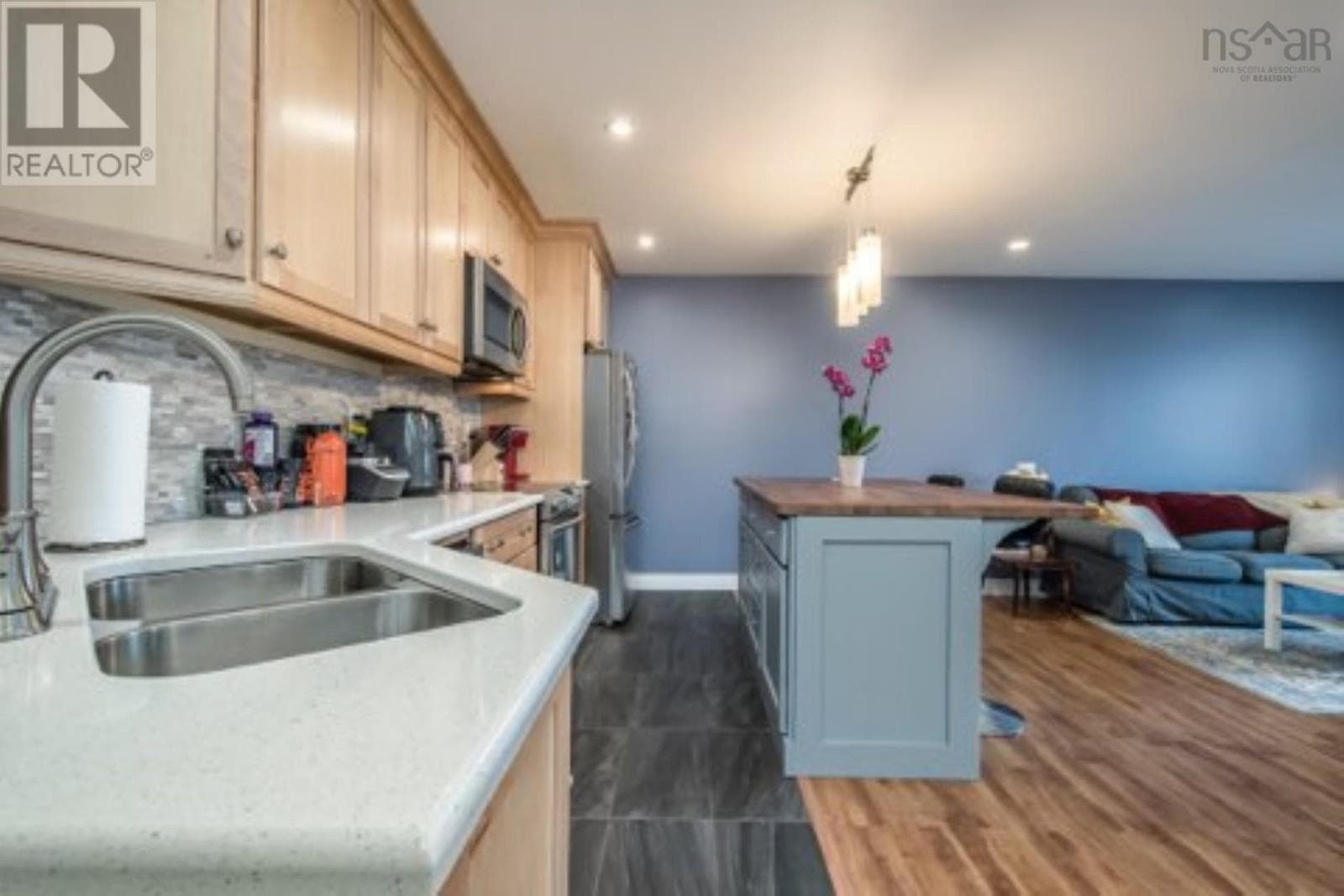 310-7 Jamieson Street photo 4