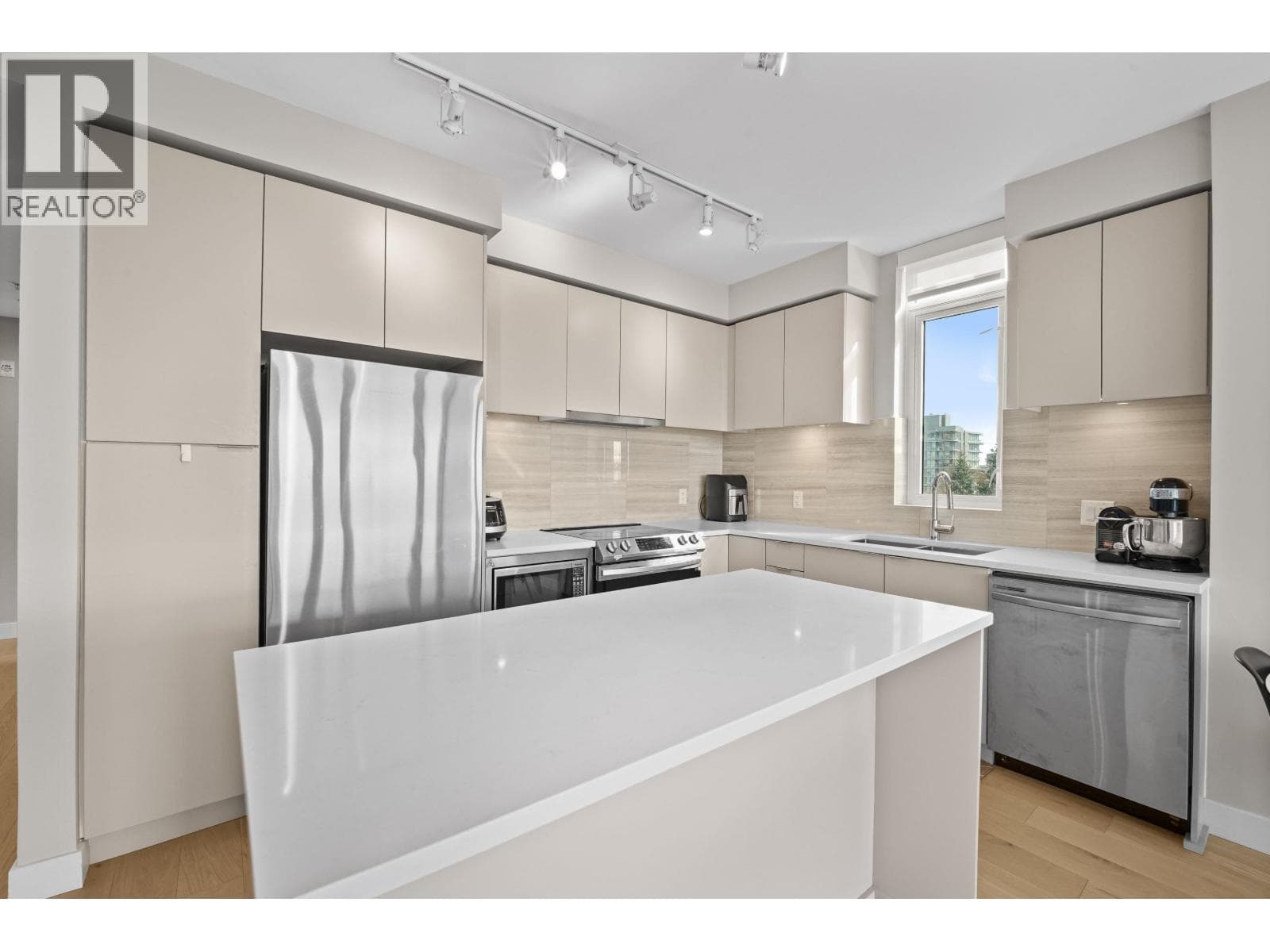 604 8761 UNIVERSITY CRESCENT photo 5