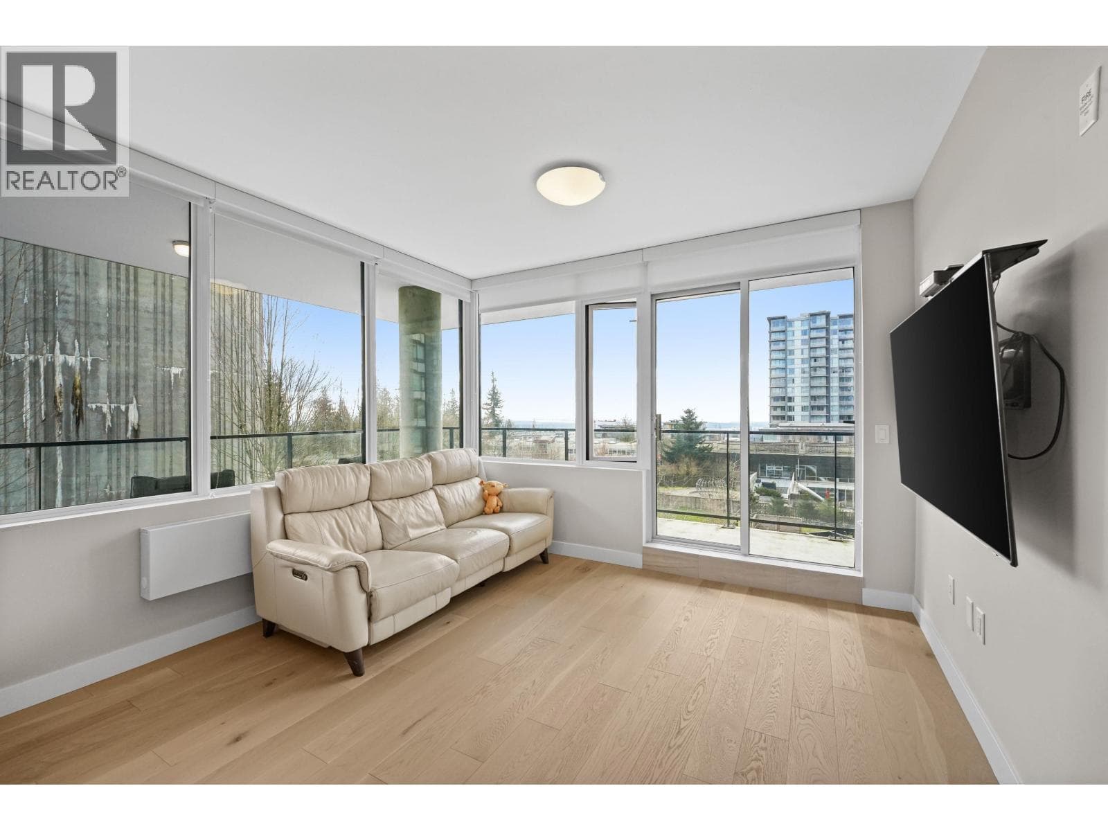 604 8761 UNIVERSITY CRESCENT photo 4