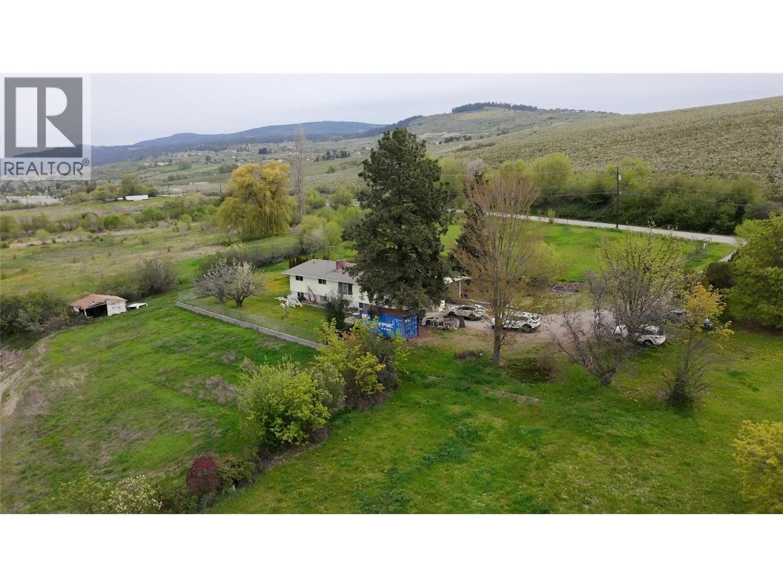 6594 Pleasant Valley Road photo 4