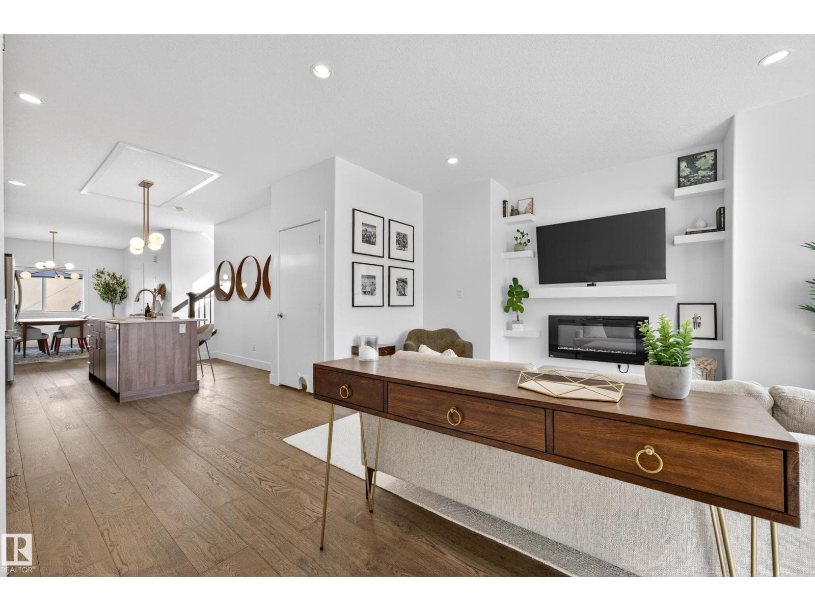 7624 91 AV NW photo 3
