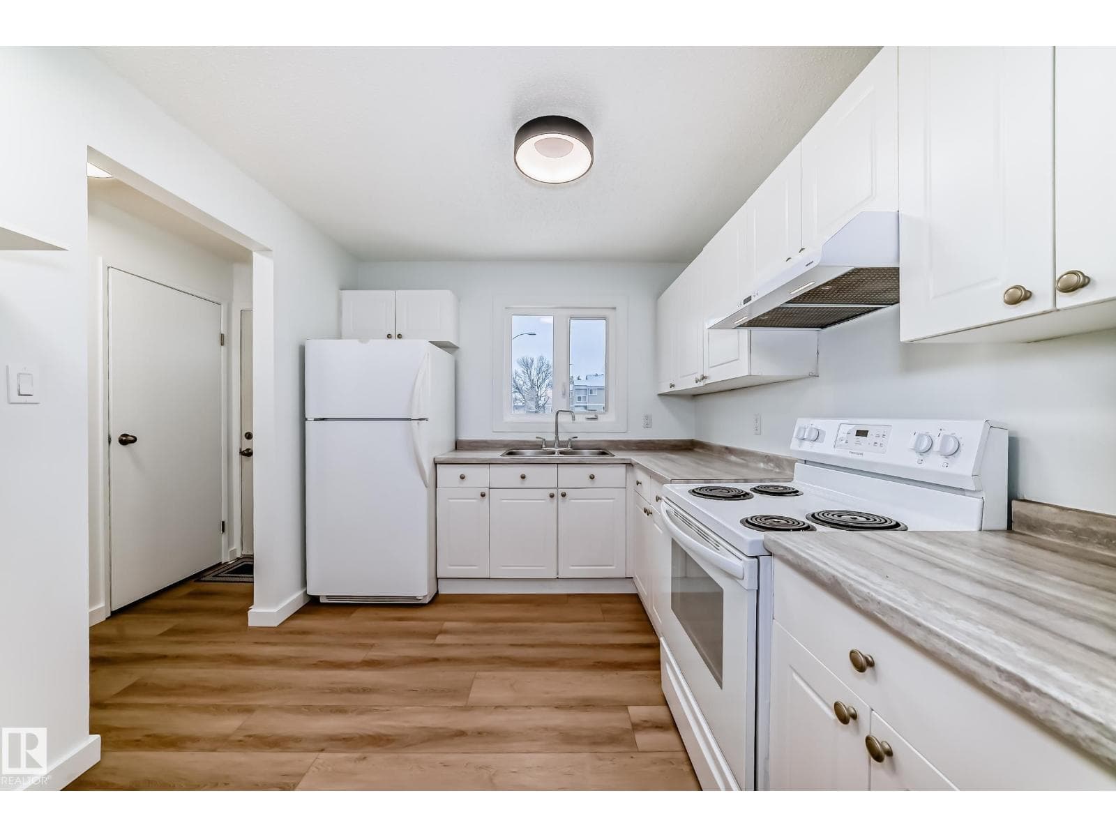 9D CASTLE TC NW photo 5