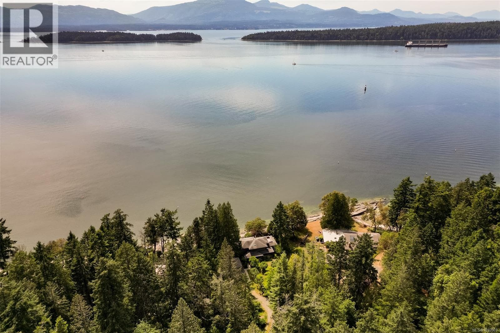 114 Arbutus Rd photo 2