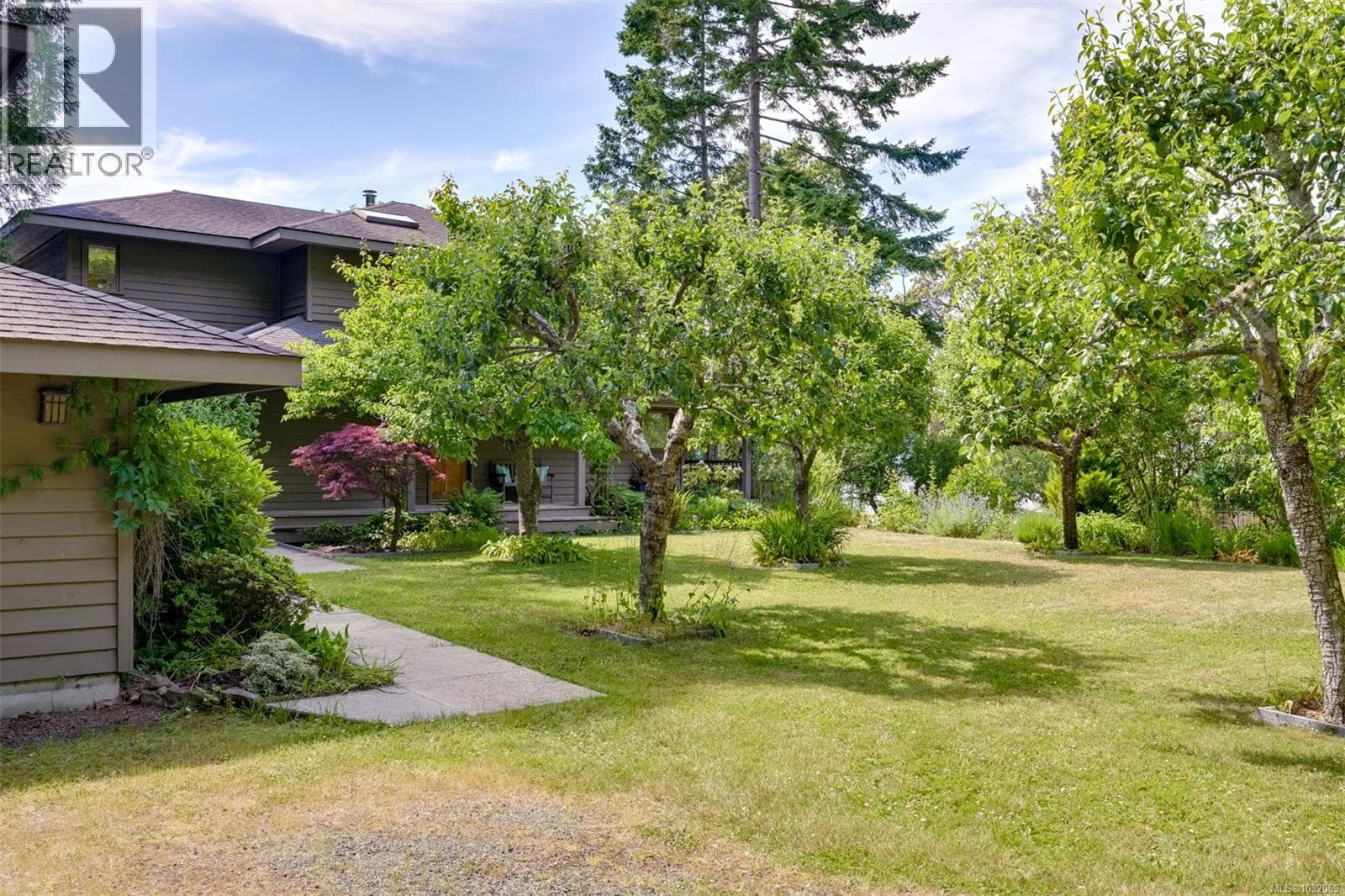 114 Arbutus Rd photo 4