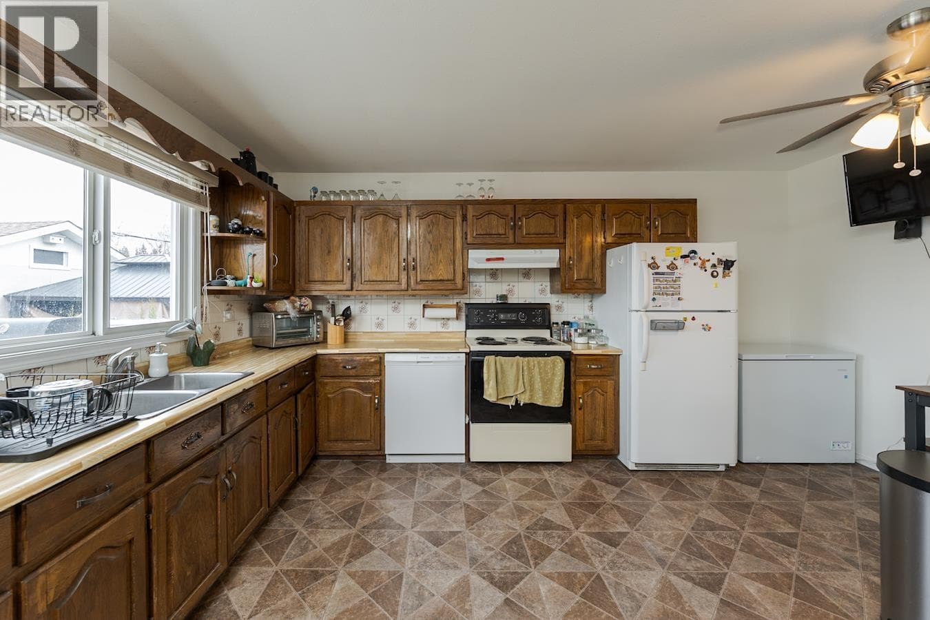 1525 EWERT STREET photo 5