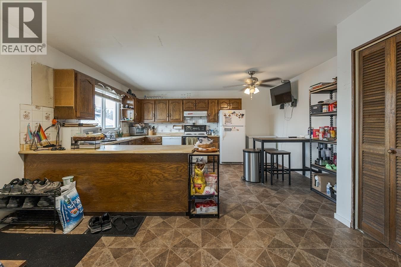 1525 EWERT STREET photo 3