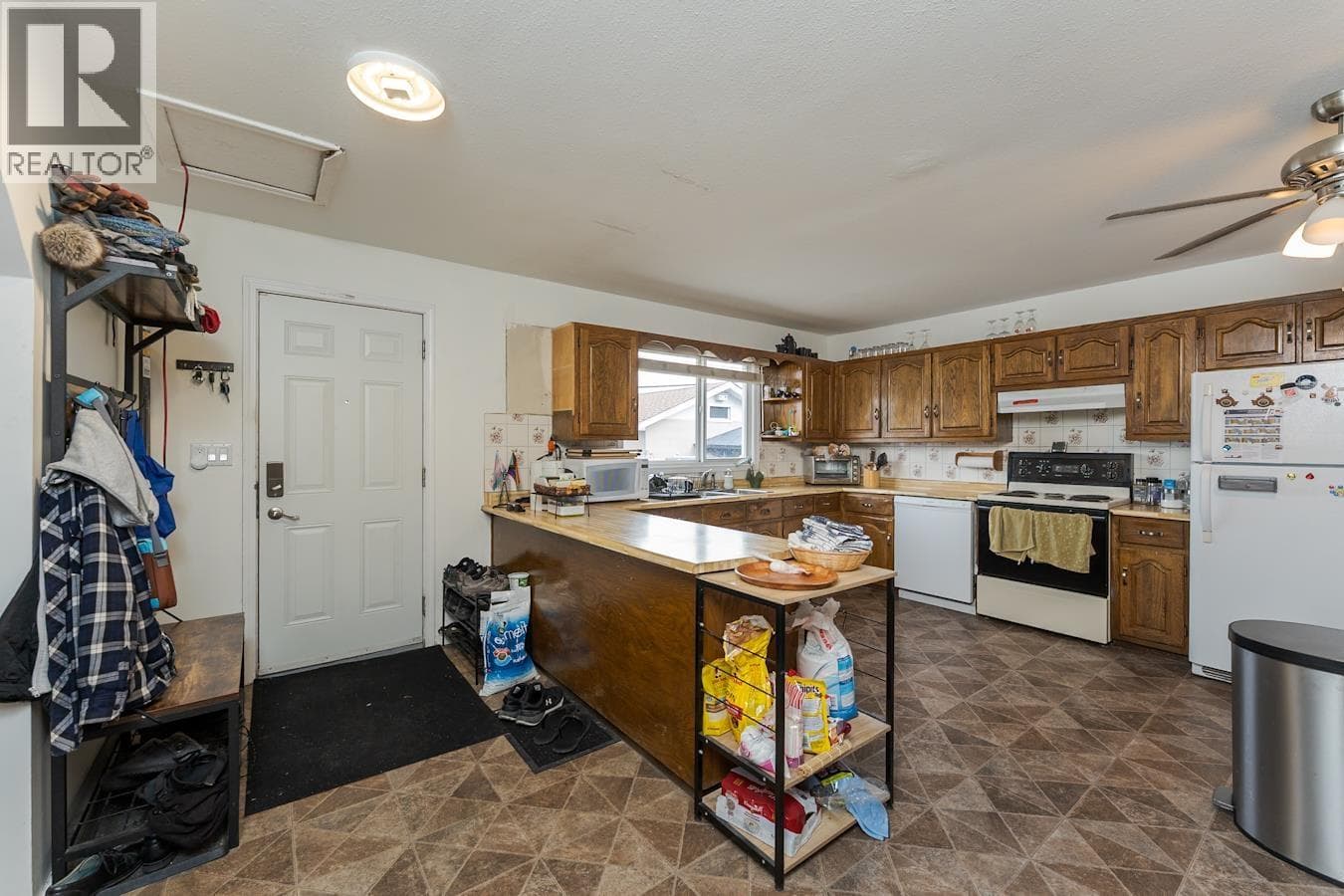 1525 EWERT STREET photo 4