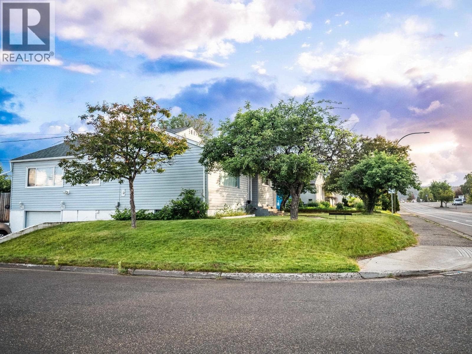 1525 EWERT STREET photo 2
