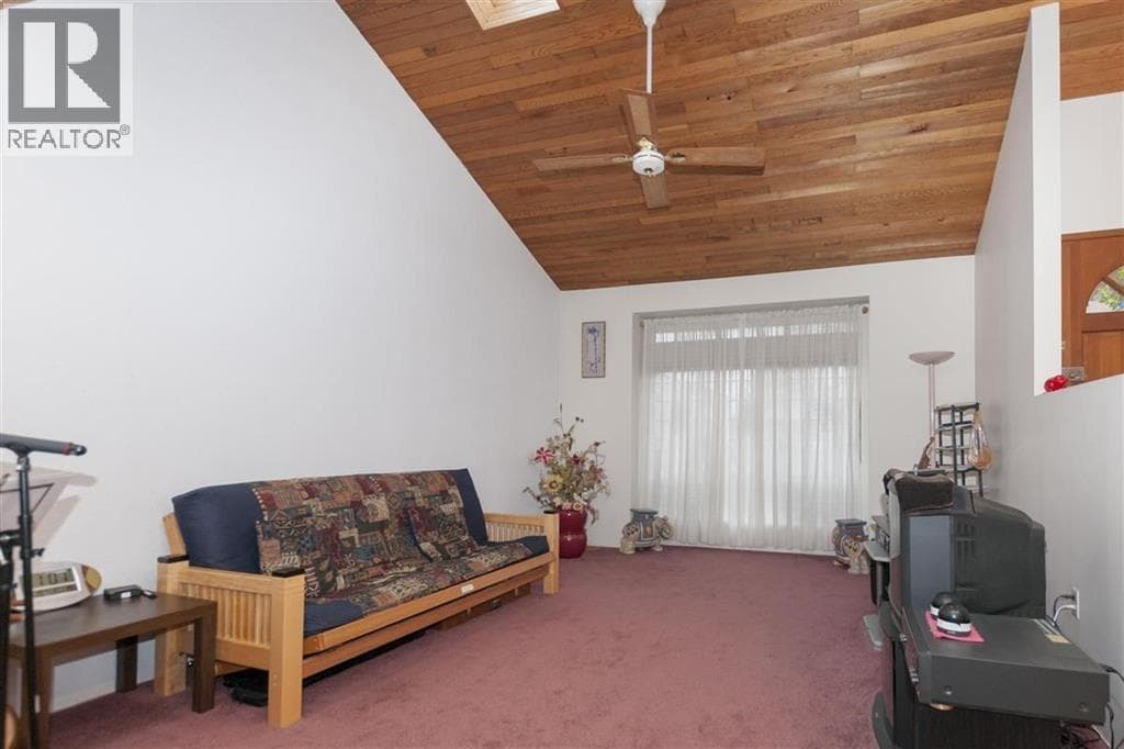 2147 GRANT AVENUE photo 3