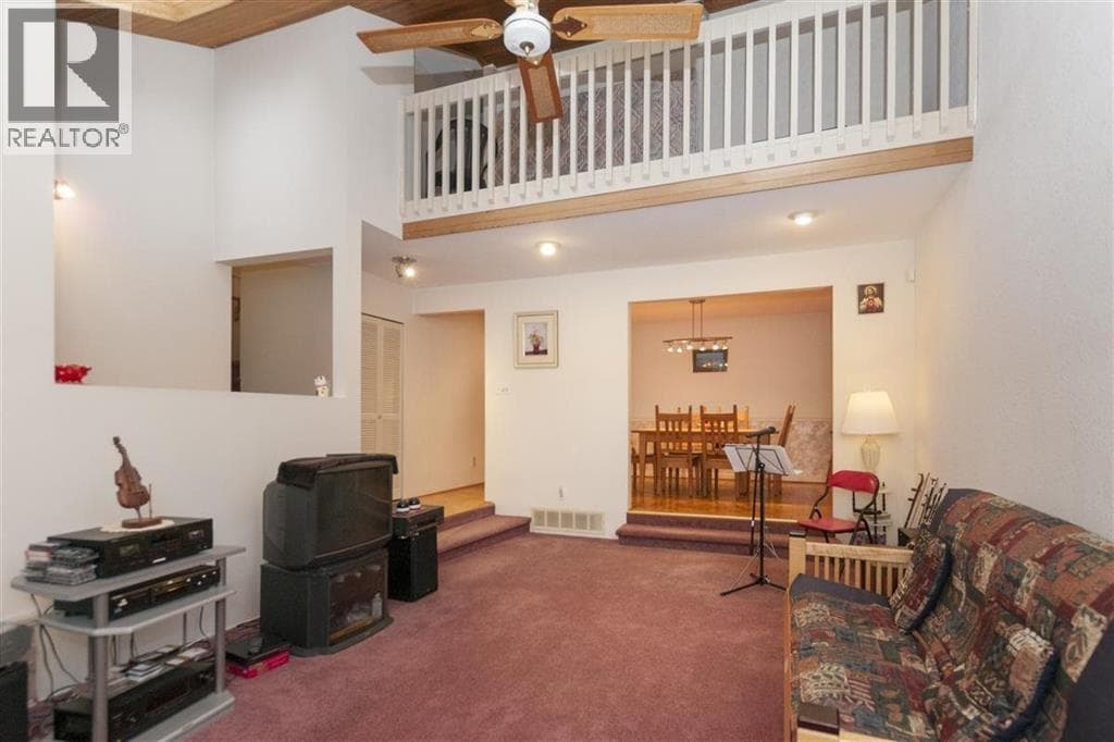 2147 GRANT AVENUE photo 4