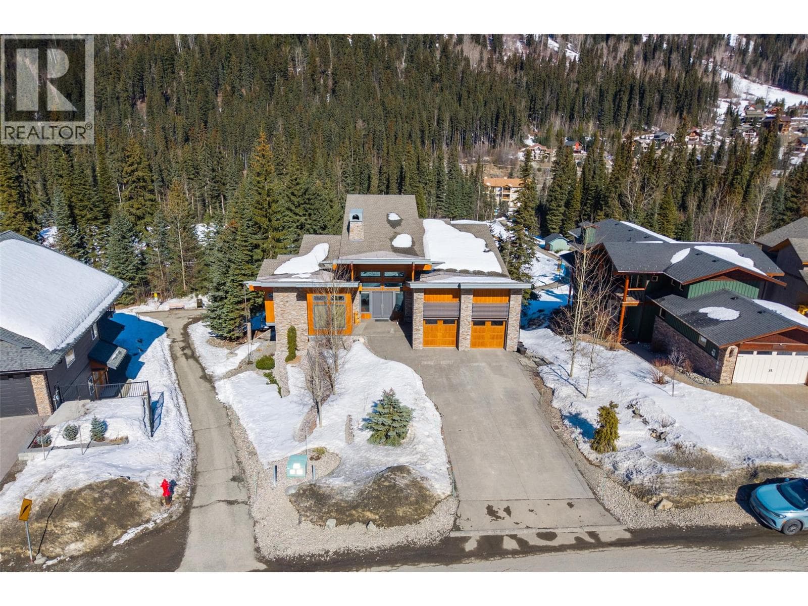 2436 Fairways Drive photo 3