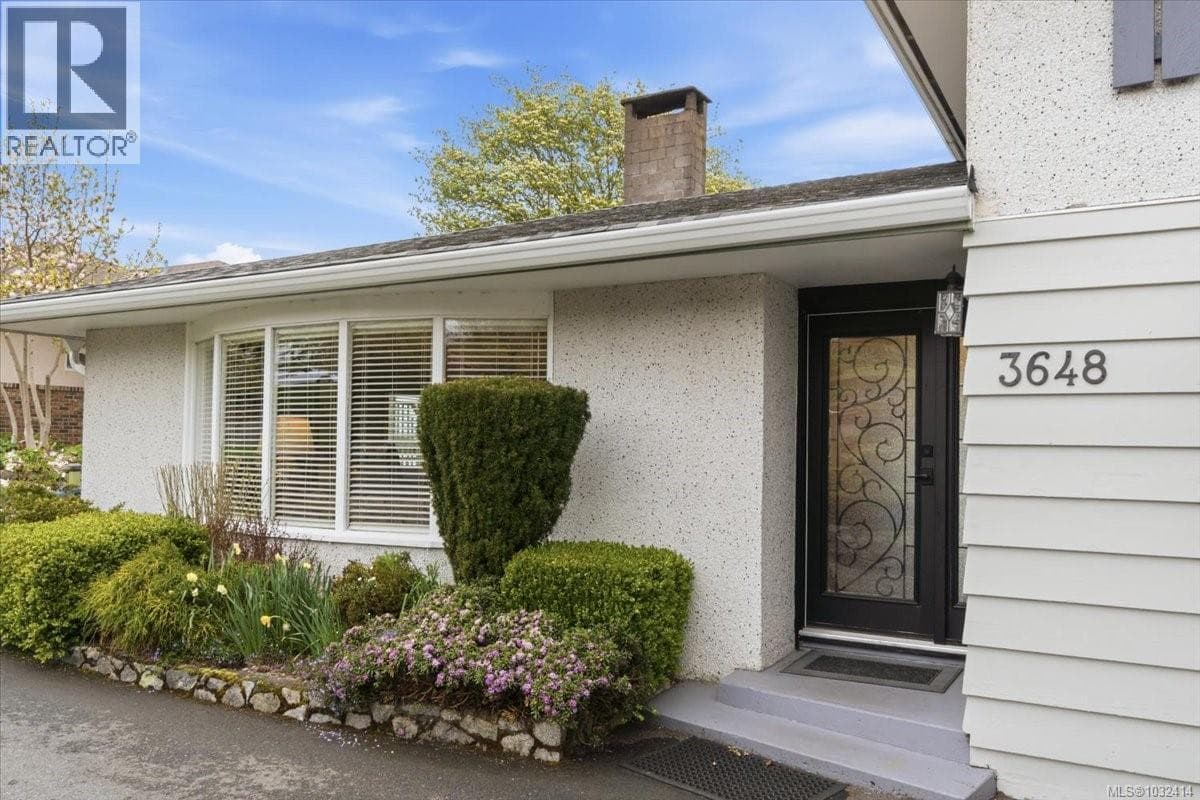 3 bed 2 bath single family at 3648 Seaview Cres — $1,395,000