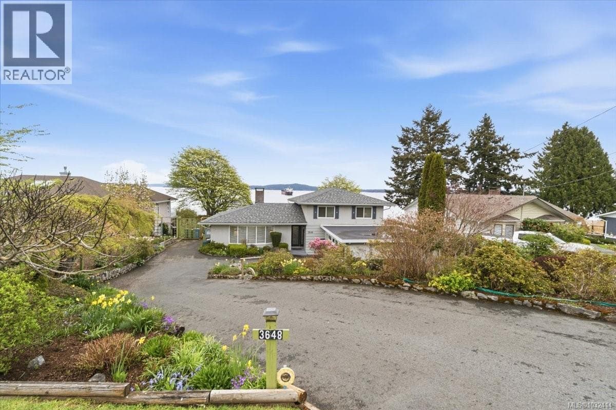 3648 Seaview Cres photo 2