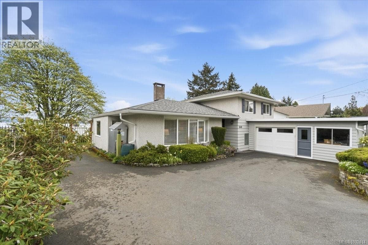 3648 Seaview Cres photo 3