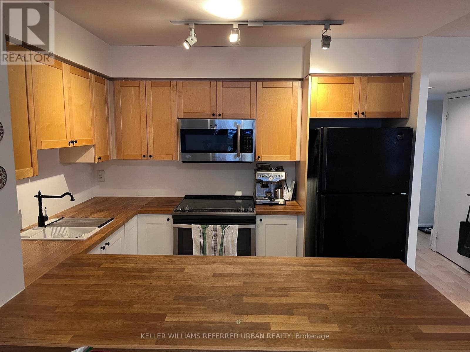 311 - 1000 KING STREET W photo 5