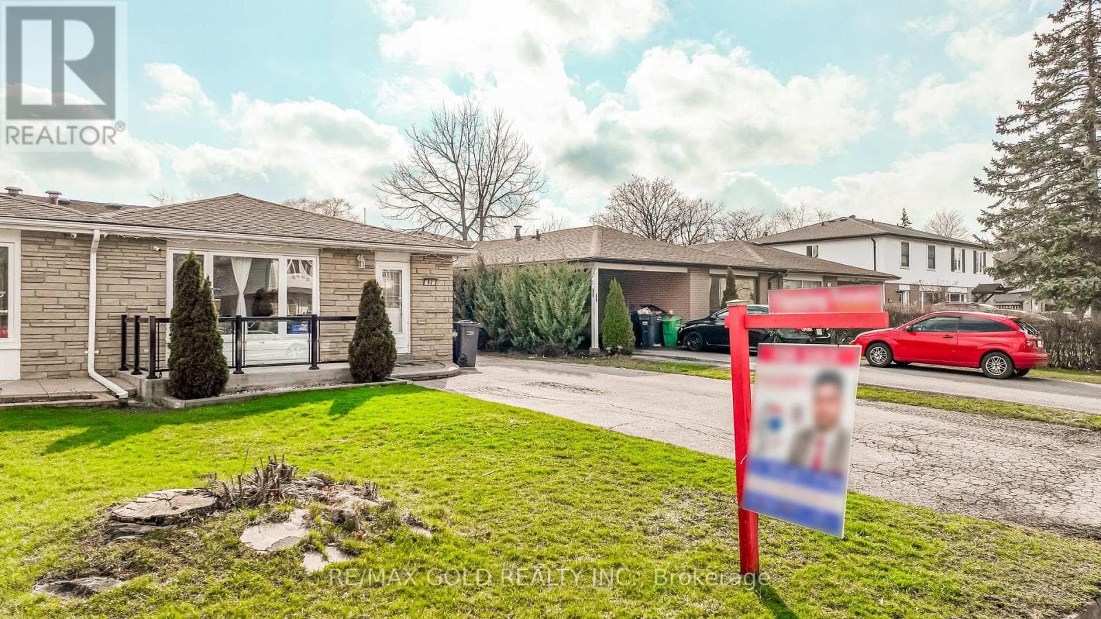 53 DAVENPORT CRESCENT photo 2