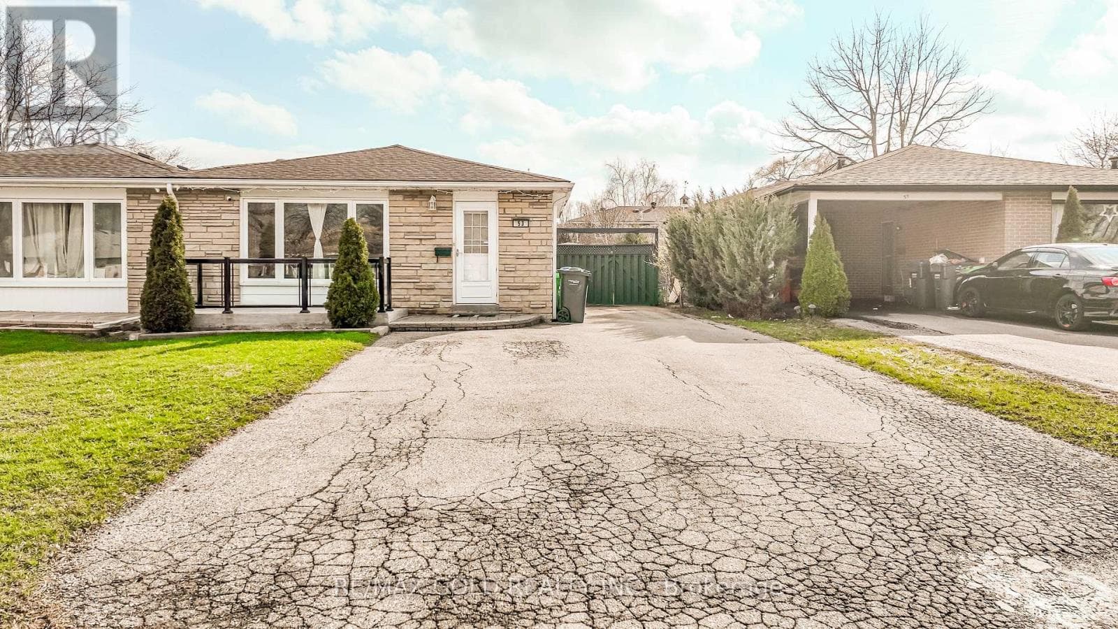 53 DAVENPORT CRESCENT photo 3