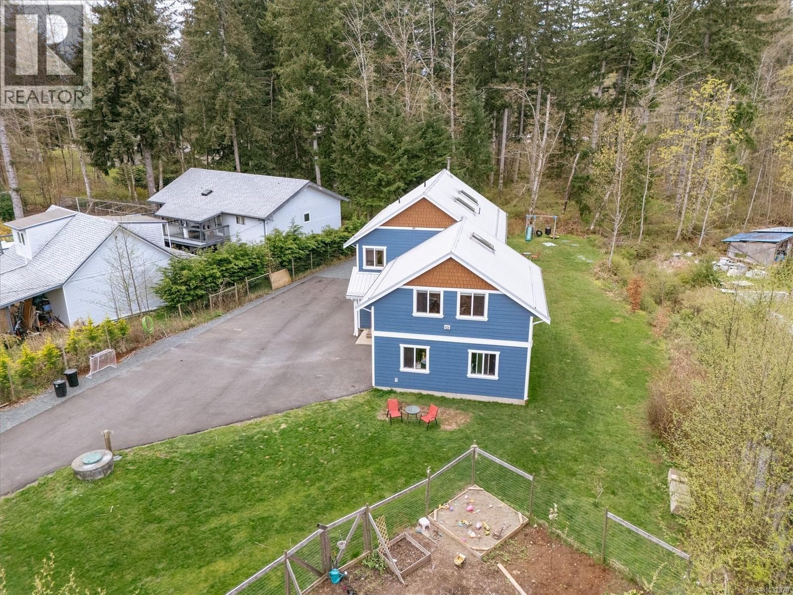 9497 Martin Park Dr photo 2