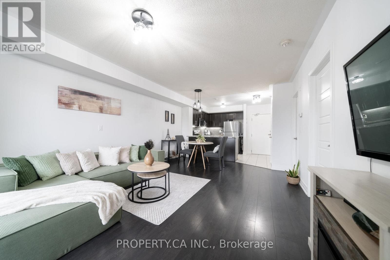 2 bed 1 bath single family at 412 - 70 BAYCLIFFE CRESCENT — $469,000