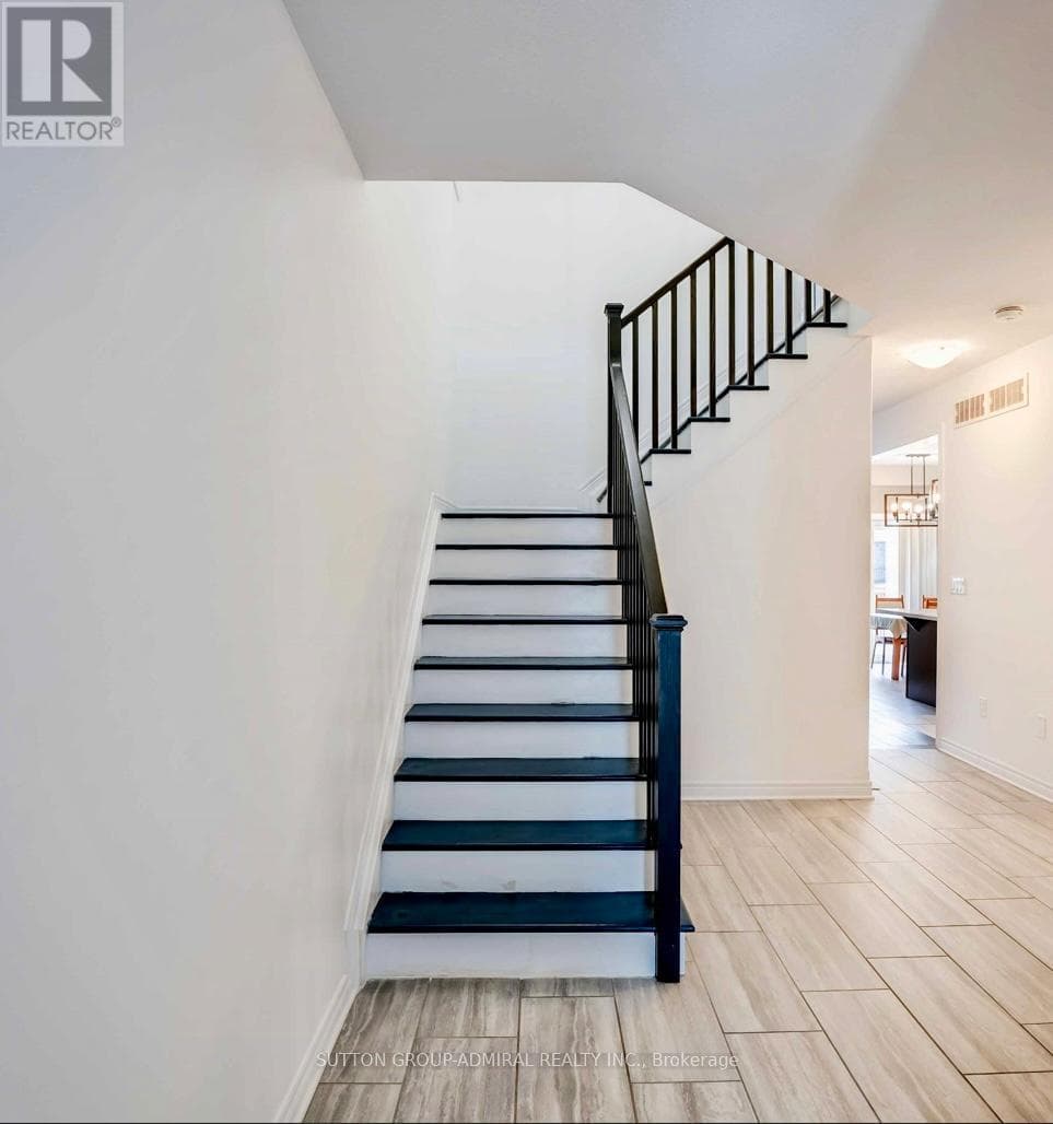10 BERGENSTEIN CRESCENT photo 4