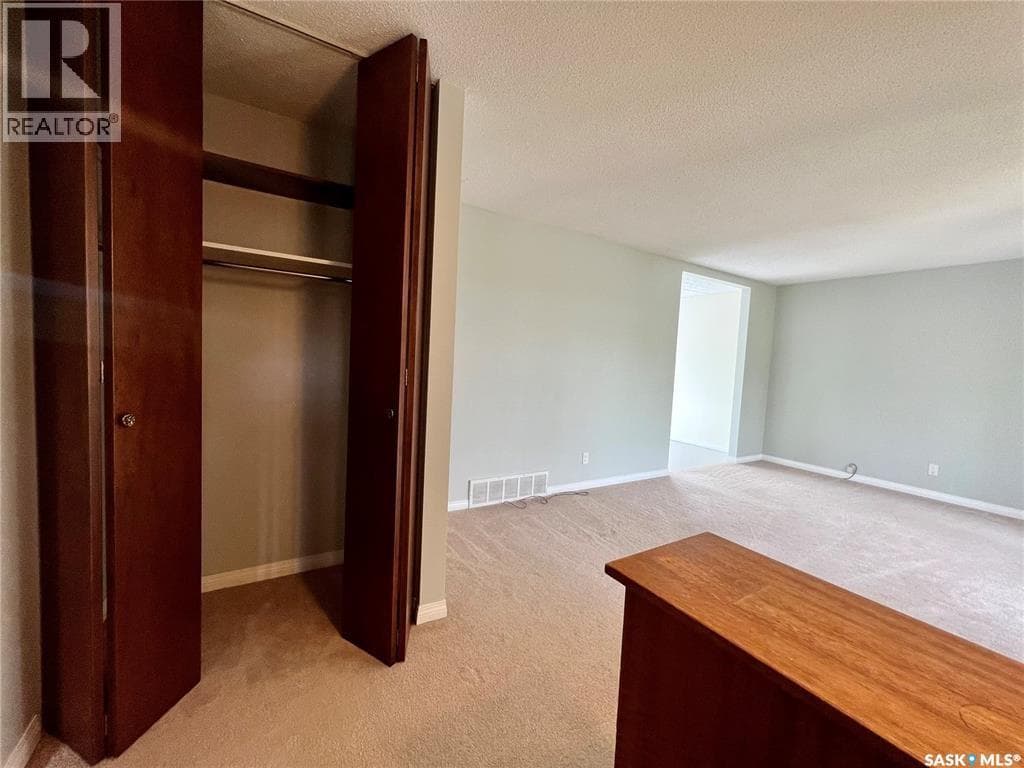 451 3rd AVENUE NW — photo 2