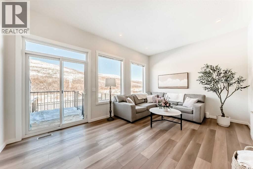 2 bed 3 bath single family at 272 Cranbrook Square SE — $509,000