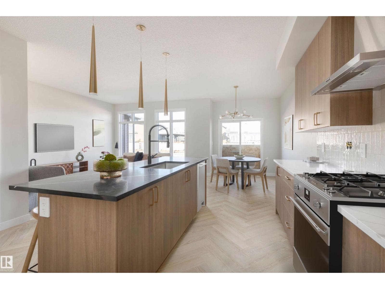 20620 43 AV NW photo 3