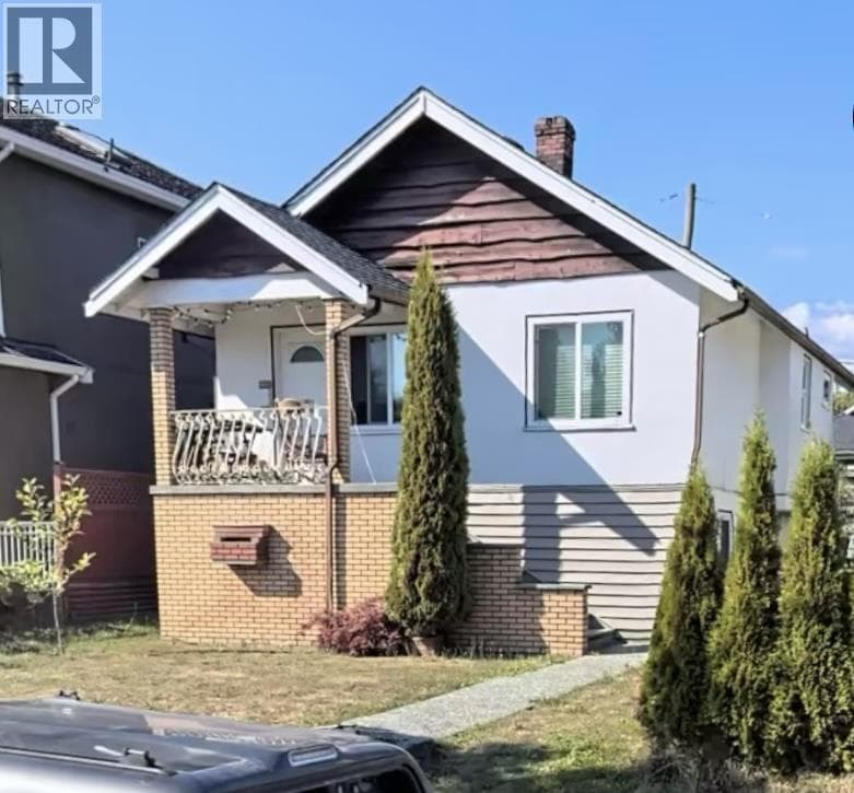 2881 ADANAC STREET photo 2