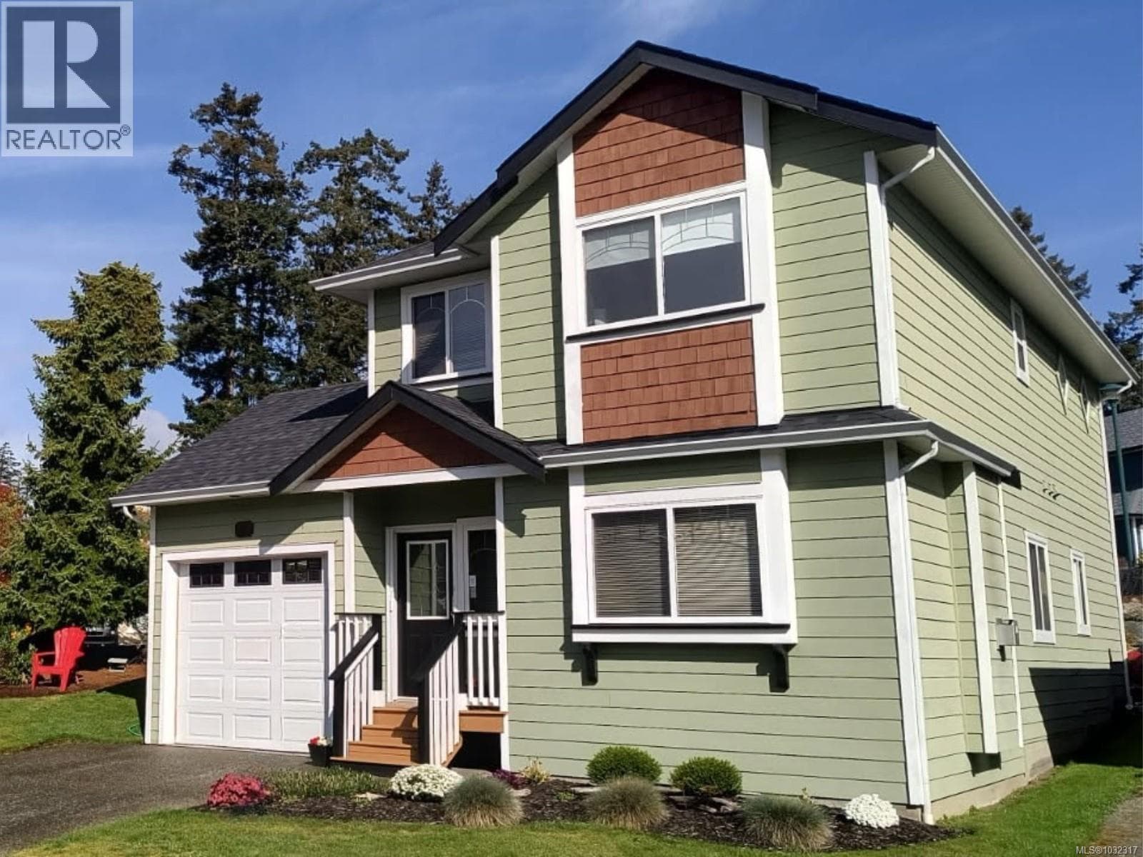 3 bed 2 bath single family at 8 Newstead Cres — $988,900