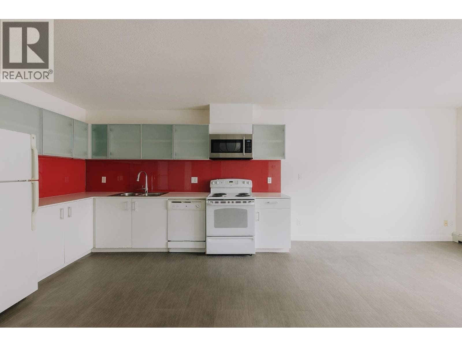 609 66 W CORDOVA STREET photo 3