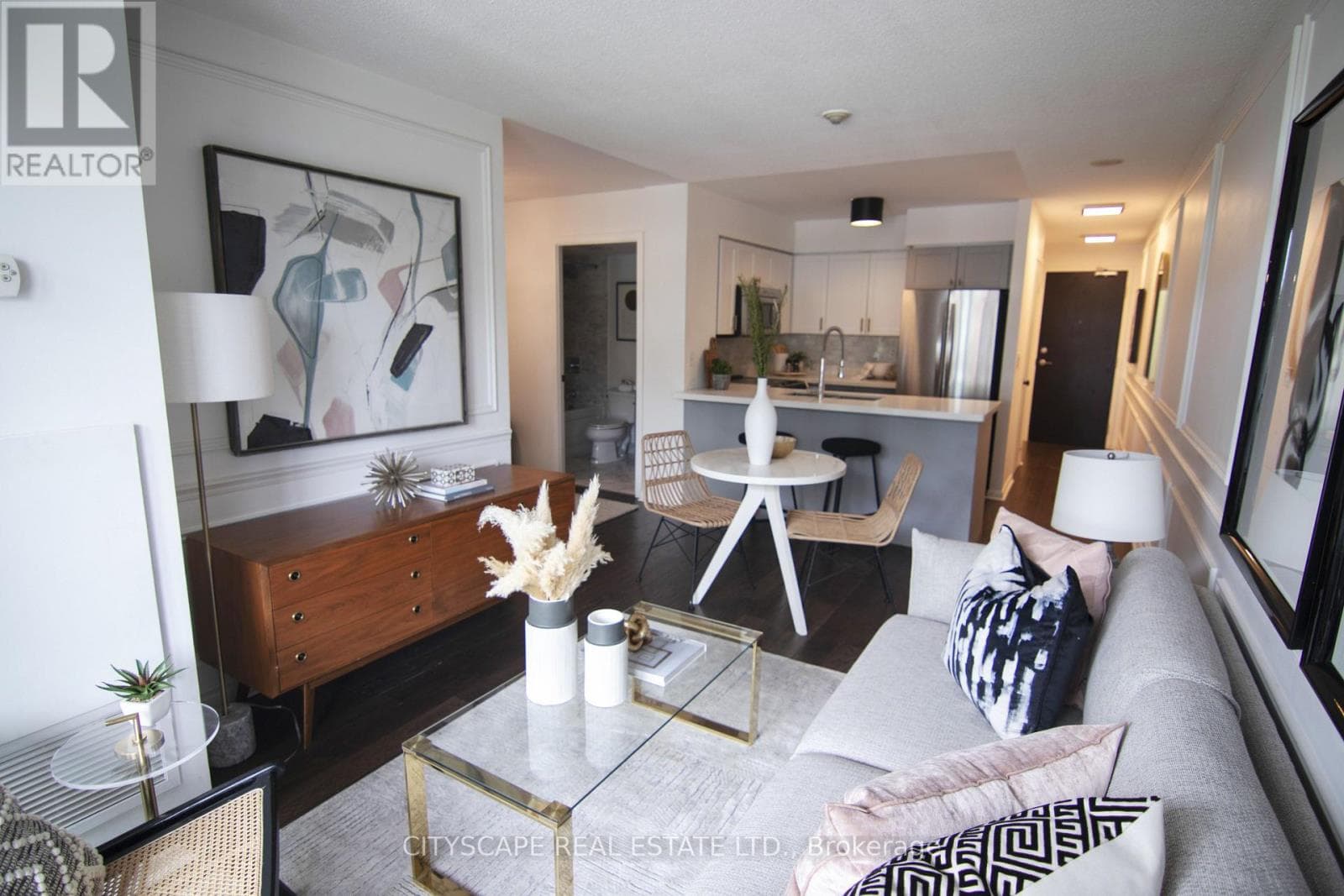 2 bed 1 bath single family at 322 - 231 FORT YORK BOULEVARD — $529,900