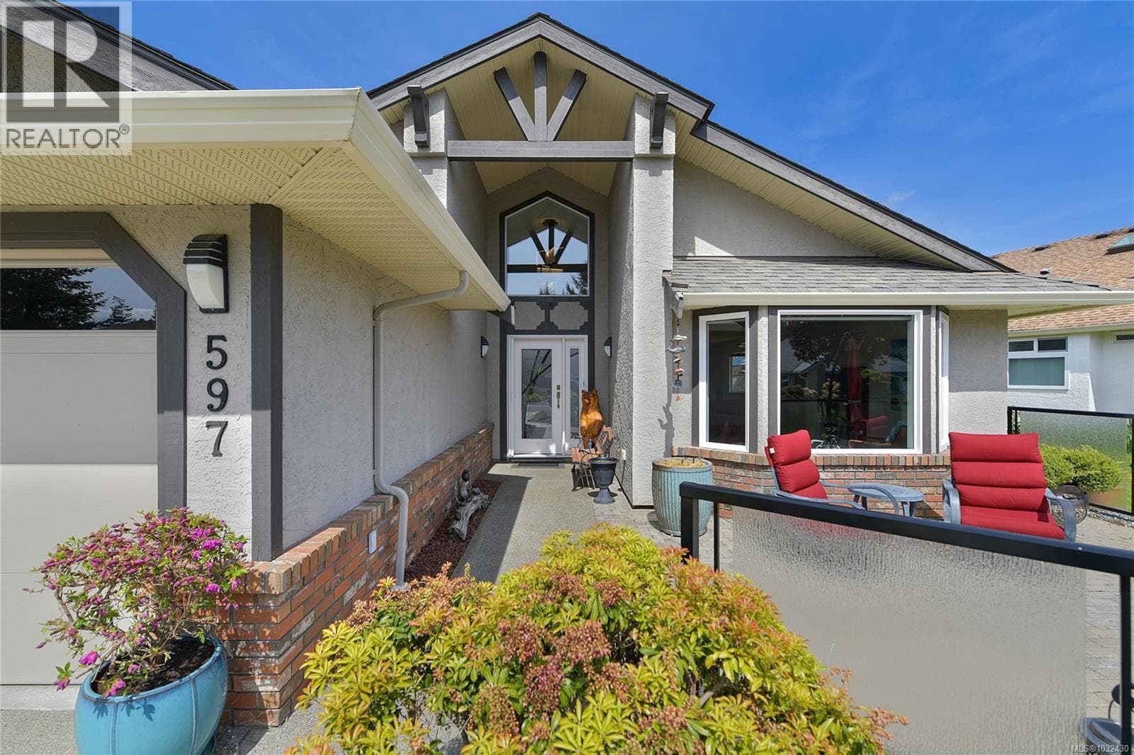597 Pine Ridge Dr photo 2