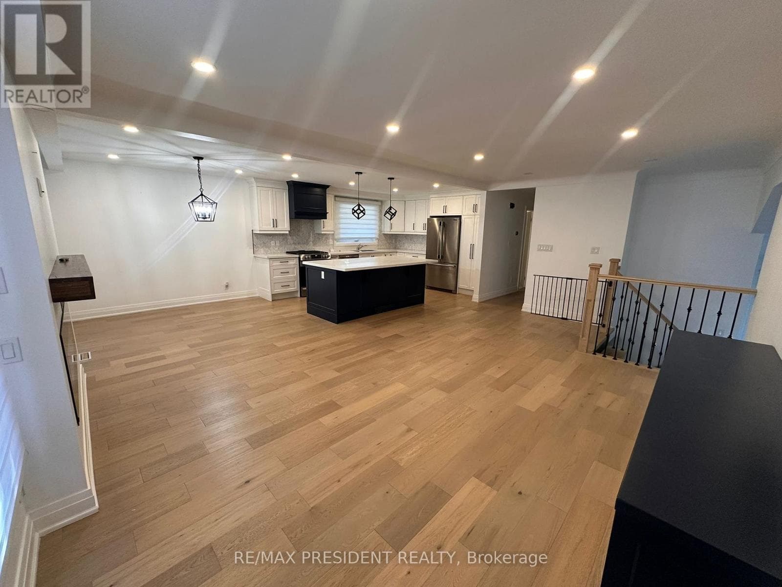 45 ROYAL OAK DRIVE photo 3