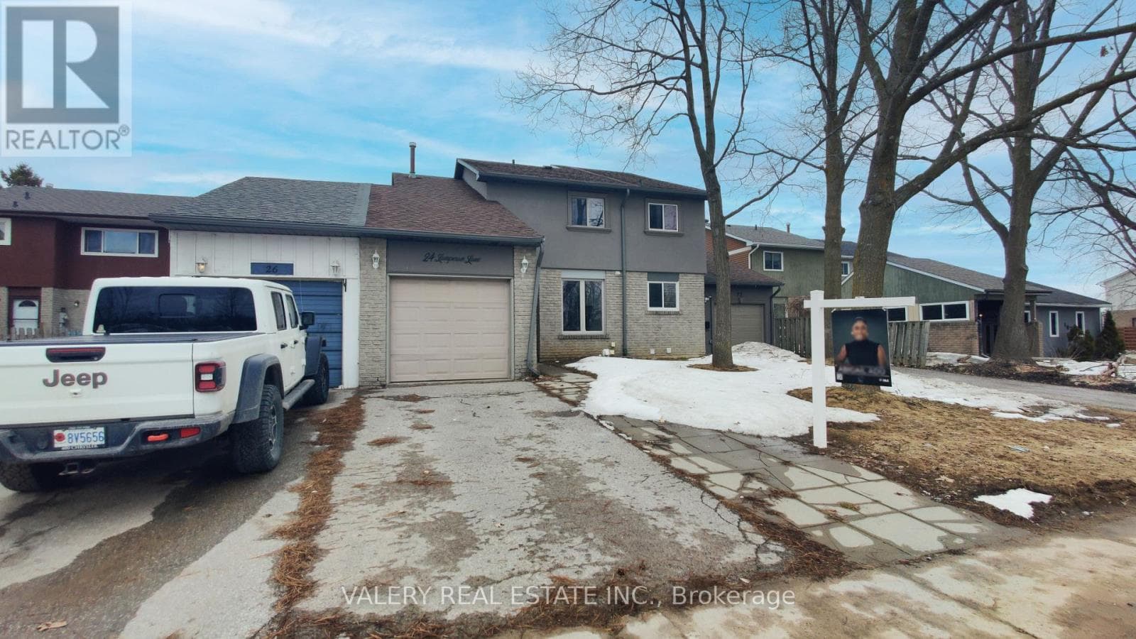 24 LAMPMAN LN LANE photo 5