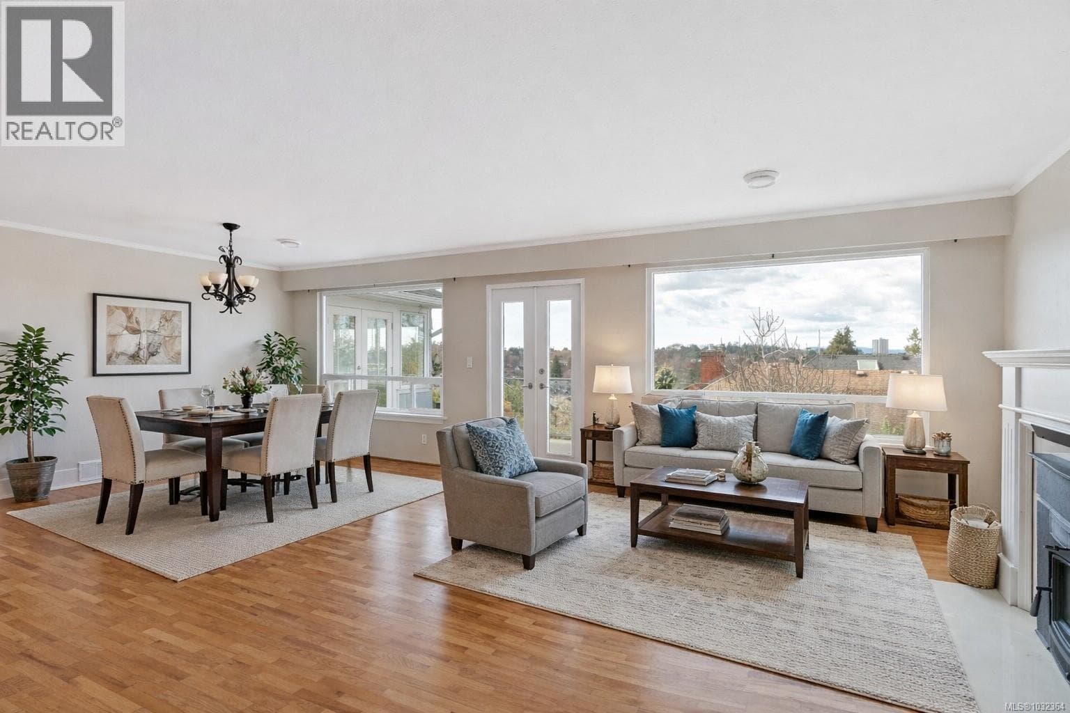 310 Windermere Pl photo 3