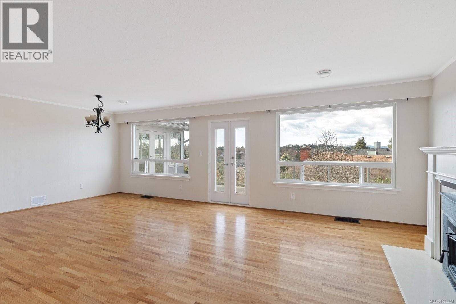 310 Windermere Pl photo 4
