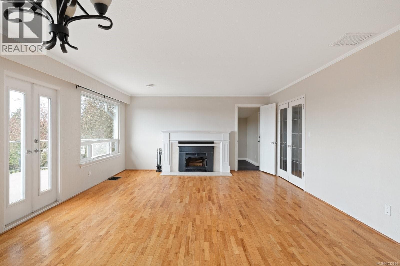 310 Windermere Pl photo 5