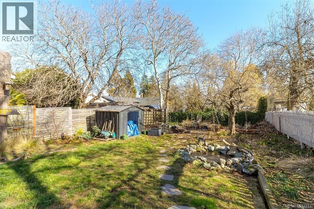 1709 Fernwood Rd photo 3