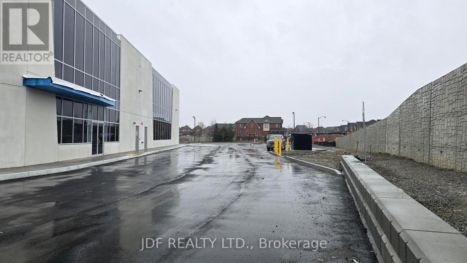 6 - 435 CITYVIEW BOULEVARD photo 4