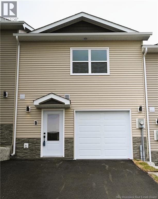 177 Arlington Crescent photo 2