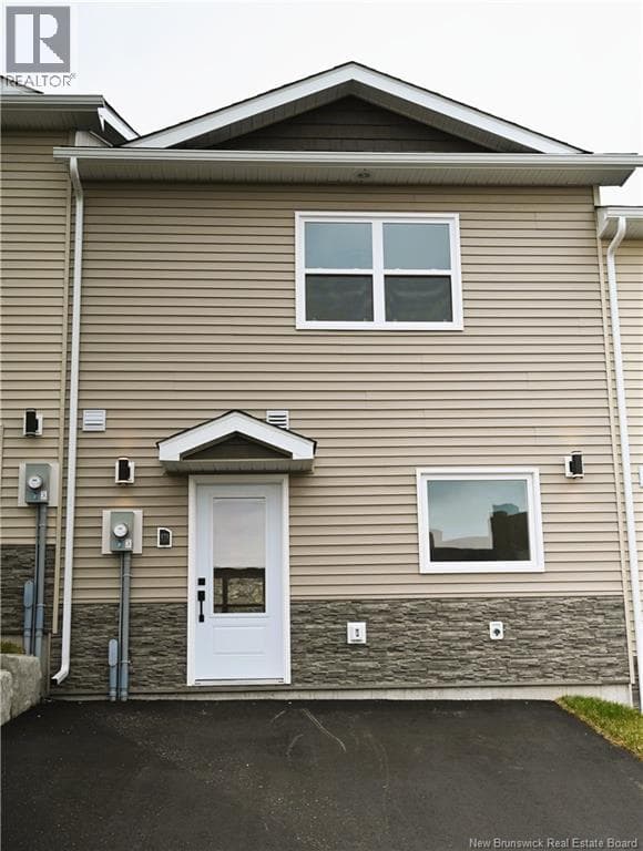 3 bed 3 bath single family at 171 Arlington Crescent — $399,900
