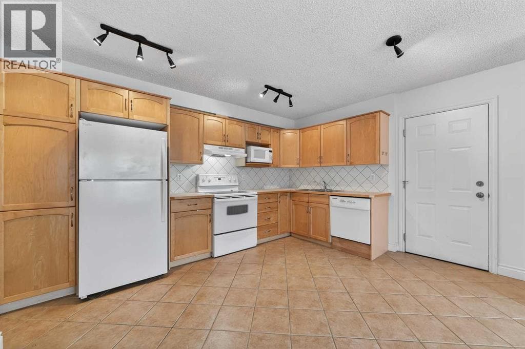 10, 1815 26 Avenue SW photo 3