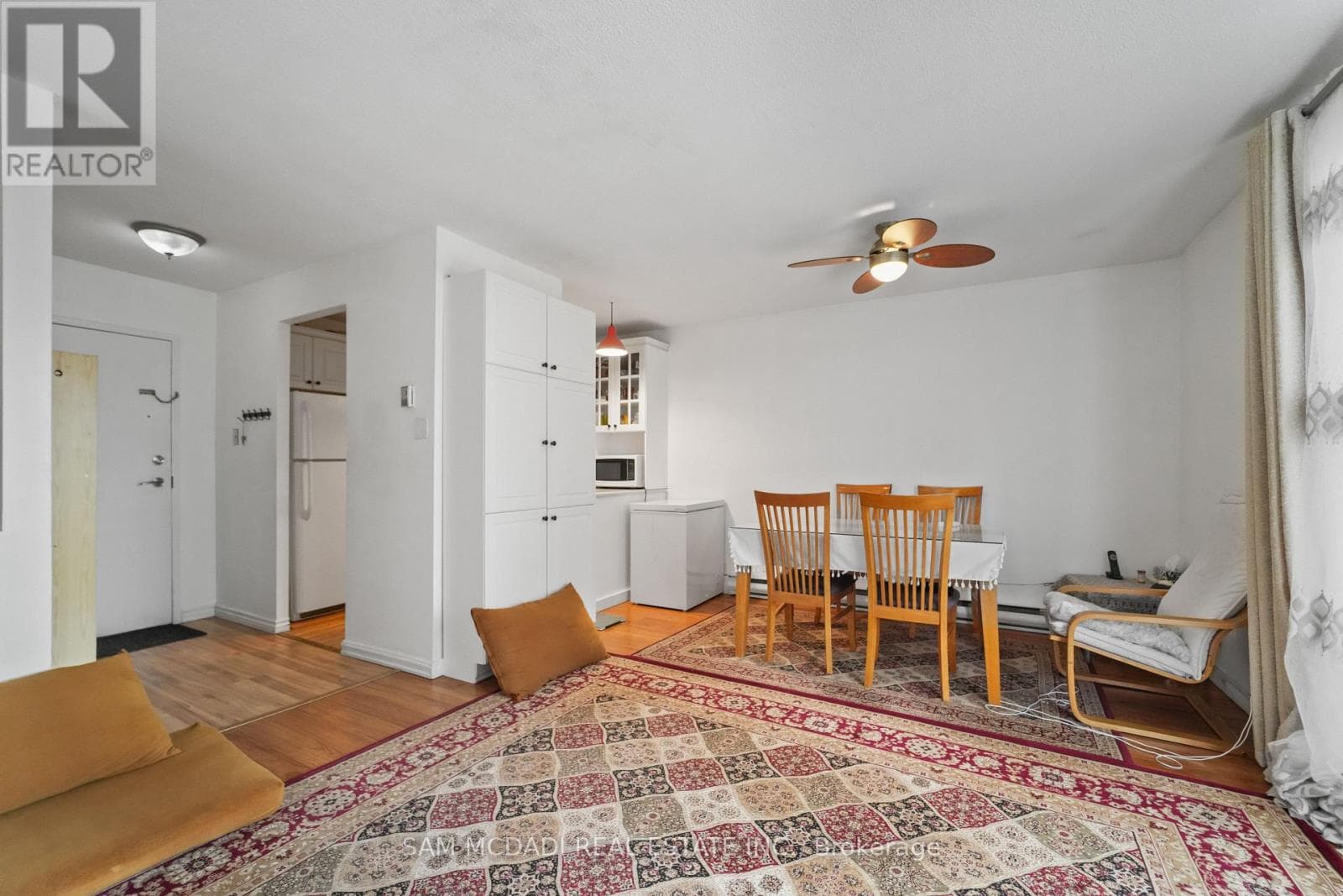 112 - 1050 FALGARWOOD DRIVE photo 4