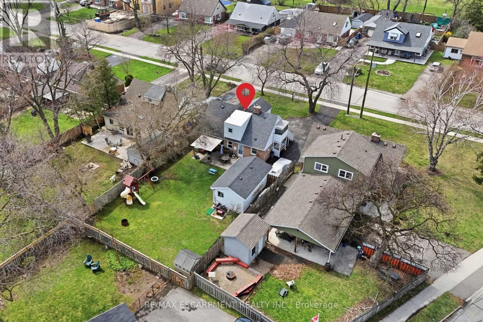 2074 CHURCHILL AVENUE photo 3